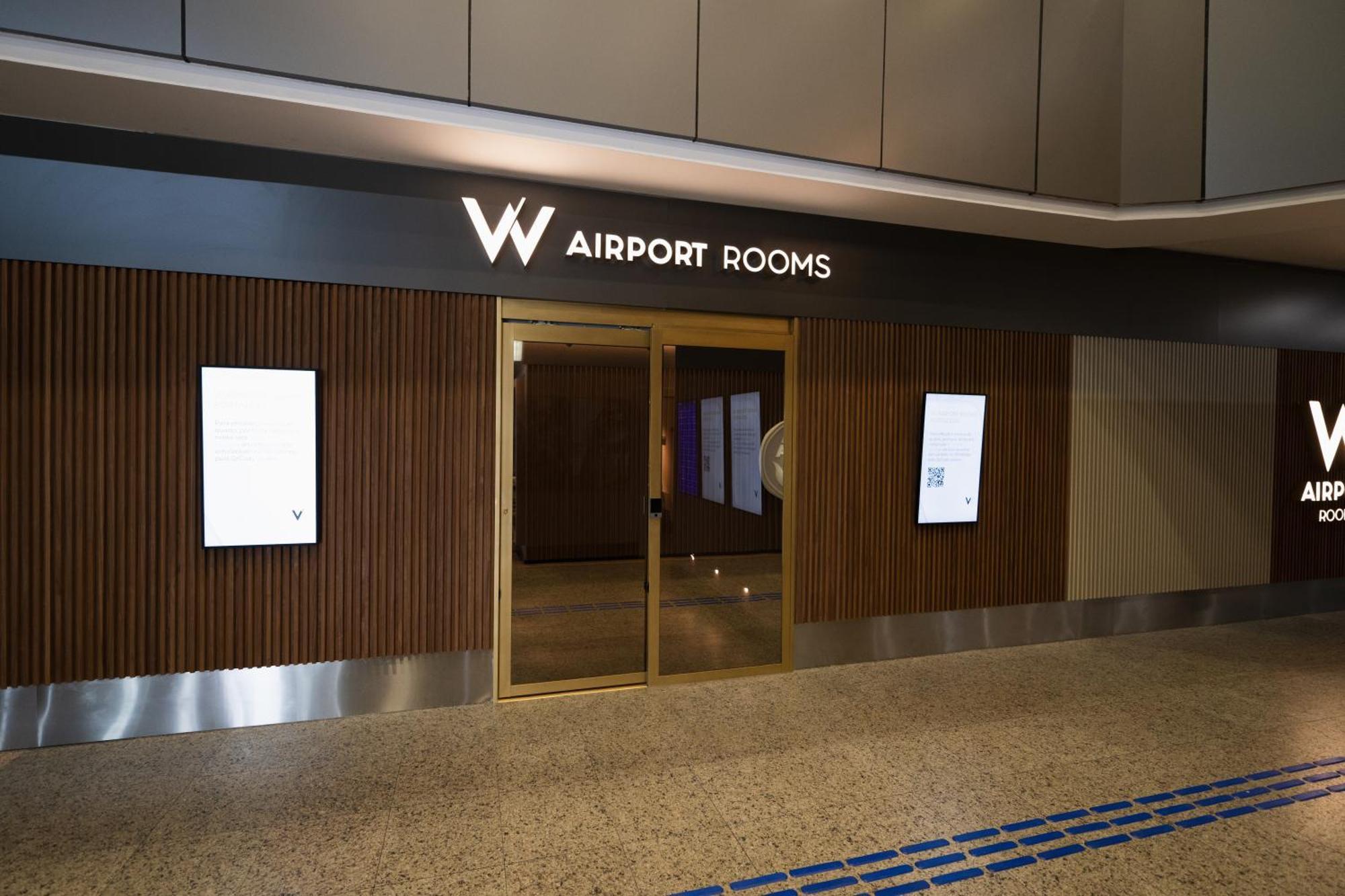 W Airport *